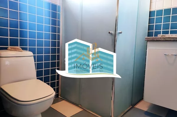Linda casa no Condomínio Vale do Santa Fé, na cidade de Vinhedo, com excelente terreno, 2520m², 450m2 de construção, com muito verde, vista espetacular das varandas e dos quartos. Muito arejada e aconchegante, com 4 confortáveis suítes, 1 closet, amplo li - Foto 34