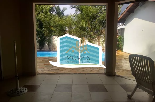Casa térrea  em condomínio na cidade de Valinhos, contendo apenas escada para  acesso à casa. Localizada  região do Paiquerê, próximo ao Colégio Porto Seguro, Shopping Valinhos. Imóvel  com 3 dormitórios, sendo 1 suíte, todos com armários e ar condicionad - Foto 7
