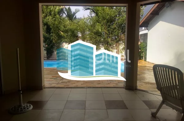 Casa térrea  em condomínio na cidade de Valinhos, contendo apenas escada para  acesso à casa. Localizada  região do Paiquerê, próximo ao Colégio Porto Seguro, Shopping Valinhos. Imóvel  com 3 dormitórios, sendo 1 suíte, todos com armários e ar condicionad - Foto 7