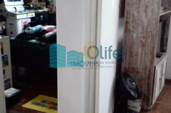 Excelente casa de esquina para comércio ou residência localizada na cidade de Jundiai em um bairro misto, próximo ao centro da cidade.  Imóvel conta com 2 dormitórios, sala, ampla cozinha com armários, lavanderia, banheiro. na parte superior um espaço cob - Foto 25