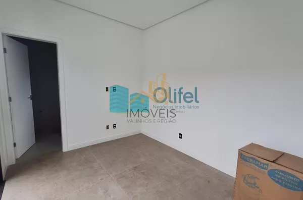 Imagine morar com a sua família em uma casa nova, totalmente térrea em um excelente condomínio com reserva ao seu entorno, ruas arborizadas e uma excelente área de lazer e segurança.  O imóvel possui 3 suítes, sala ampla integrada a cozinha e área gourmet - Foto 9