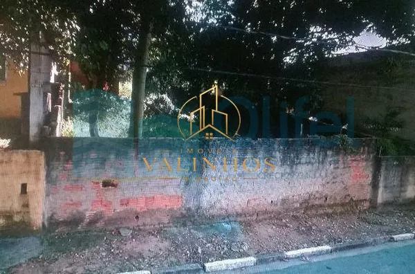 Terreno de uso misto, com excelente localização, próximo ao centro e ao lado do fórum de Louveira. .  Pronto para construir!!