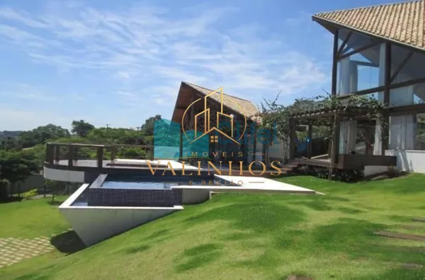 Casa à venda com 5 suítes em  condomínio de alto padrão na cidade de Louveira.  Lindo sobrado moderno e com fino acabamento, são 760m² de construção em um terreno de 1.890m², o andar superior oferece 3 suítes sendo a master com closet e banheira com hidro