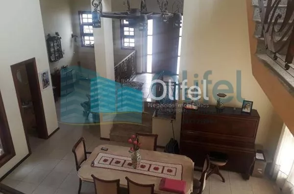 Excelente sobrado na cidade de  Louveira, com 4 dormitórios, sendo 1 suíte master com closet, banheiro social, quartos avarandados, lavabo, ampla sala de estar, jantar e mezanino, escritório, cozinha, copa, lavanderia, despensa, área gourmet com churrasqu - Foto 8
