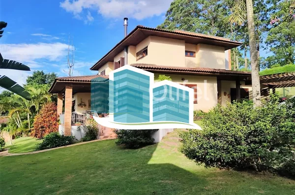 Linda casa no Condomínio Vale do Santa Fé, na cidade de Vinhedo, com excelente terreno, 2520m², 450m2 de construção, com muito verde, vista espetacular das varandas e dos quartos. Muito arejada e aconchegante, com 4 confortáveis suítes, 1 closet, amplo li - Foto 22