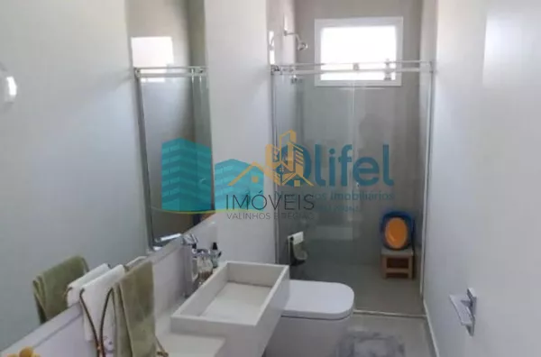 Lindo sobrado com excelente acabamento no  condomínio  Santa Isabel na cidade de Louveira com bastante verde, ideal para quem busca tranquilidade para a família e os amigos.  A casa conta com 3 suítes, sala ampla com pé direito duplo, cozinha rica em armá - Foto 11