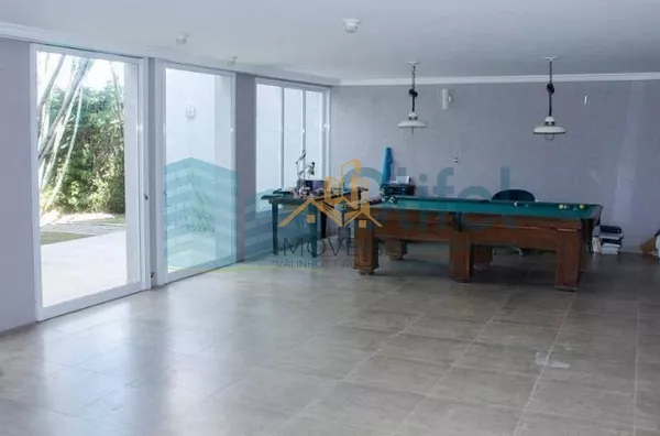 Casa residencial à venda, condomínio Estância Marambaia, Vinhedo. Maravilhosa casa, implantada em 4 lotes unificados que são passíveis de desmembramento, recentemente reformada, possui sala de estar com varanda e lago de carpas, sala de jantar, home theat - Foto 33