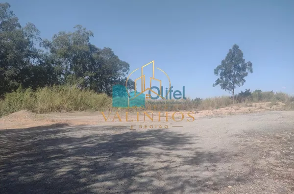 Excelente área  comercial com 20.000m² na cidade de Louveira. Boa localização com fácil acesso as principais vias de acesso.  Vale a pena conferir!!