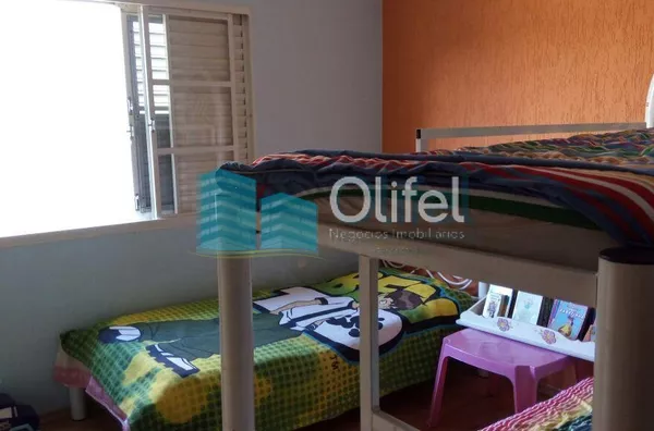 Ótima casa em bairro tradicional na cidade de Louveira. Área mista com 200m de área construída e 250m de área total. Casa com amplas sala de estar e jantar, cozinha planejada, 3 dormitórios, sendo 1 suíte, com closet, jardim de inverno, lavanderia, quarto - Foto 8
