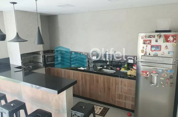 Excelente casa com 306 m², no melhor condomínio de Louveira, 01 suíte máster (closet e banho amplos com varanda + 02 dormitórios amplos, sala ampla e sala de jantar. Todos ambientes com ar condicionado novo. Cozinha, despensa, lavanderia, escritório e áre - Foto 5