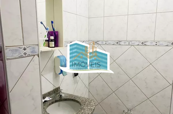 Excelente casa térrea a venda no Condomínio Parque Shangrilá na cidade de Campinas. Muita natureza e verde envolvem esse imóvel. A casa principal tem 3 dormitórios, sendo 1 suíte com closet, sala, cozinha e banheiro. Possui uma casa anexa, com sala, quart - Foto 18