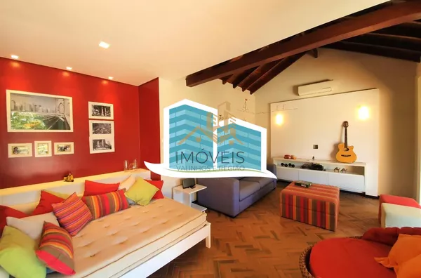 Maravilhosa casa a venda em condomínio na cidade de valinhos. com detalhes rústicos e da arquitetura inglesa. Aquela casa com cara de casa, a arquitetura diferenciada parece nos abraçar entre seus grandes vãos, vigas de madeira e concreto, arcos e piso ce - Foto 16