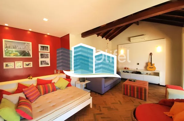 Maravilhosa casa a venda em condomínio na cidade de valinhos. com detalhes rústicos e da arquitetura inglesa. Aquela casa com cara de casa, a arquitetura diferenciada parece nos abraçar entre seus grandes vãos, vigas de madeira e concreto, arcos e piso ce - Foto 16