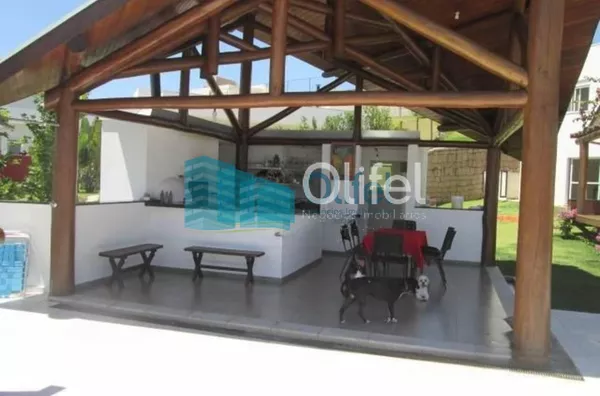 Casa à venda com 5 suítes em  condomínio de alto padrão na cidade de Louveira.  Lindo sobrado moderno e com fino acabamento, são 760m² de construção em um terreno de 1.890m², o andar superior oferece 3 suítes sendo a master com closet e banheira com hidro - Foto 3