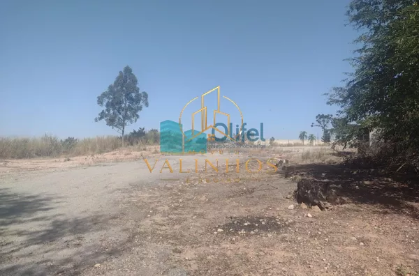Excelente área  comercial com 20.000m² na cidade de Louveira. Boa localização com fácil acesso as principais vias de acesso.  Vale a pena conferir!!