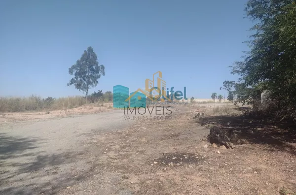 Excelente área  comercial com 20.000m² na cidade de Louveira. Boa localização com fácil acesso as principais vias de acesso.  Vale a pena conferir!! - Foto 3