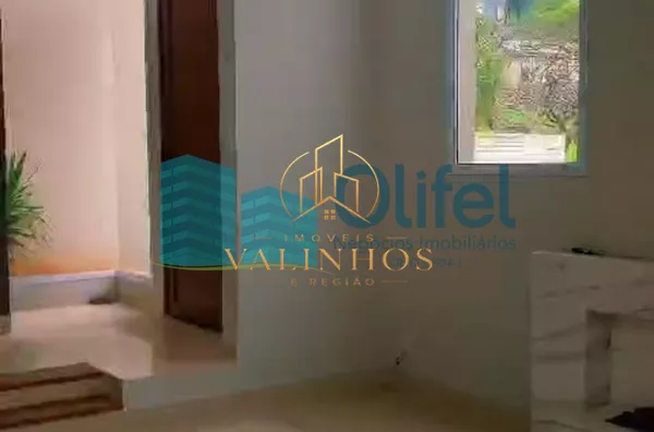 VALOR BAIXOU DE 2.300.000 POR 1.990.000  Belíssima casa térrea à venda no Condomínio Terras de Santa Teresa, localizado em Vinhedo, SP. Com um design moderno e sofisticado, esse imóvel é perfeito para quem busca conforto e qualidade de vida.  Com 3 amplas