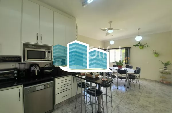 Excelente casa, com ótima metragem em um dos condomínios conhecidos pela sua imensa área verde e beleza, excelente localização na cidade de Vinhedo. A casa foi construída em um terreno praticamente plano, opção ideal para quem busca acessibilidade. A casa - Foto 24