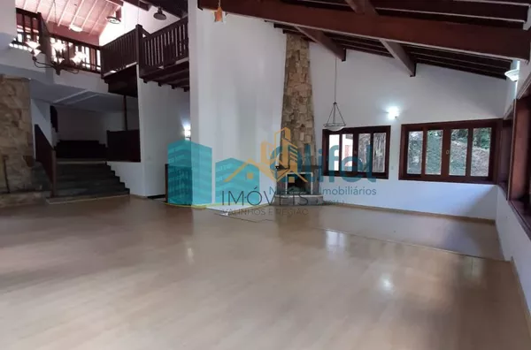 Maravilhosa casa no condomínio Marambaia na cidade de Vinhedo,  com 4 grandes suítes ensolaradas com hidro, suíte master com lareira e closet, 6 amplas salas com pé direito duplo em Ipê e Mezanino, 2 lindas lareiras, 2 cozinhas planejadas, escritório plan - Foto 7