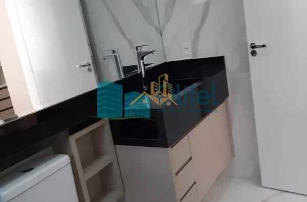 Linda casa térrea, 206m².O imóvel conta com 03 suítes com armários, sendo a suíte master com closet, escritório, lavabo, sala 2 ambientes, cozinha com armários e espaço gourmet com churrasqueira e armários, fogão cooktop  ja instalado. Piscina Aquecida. T - Foto 28