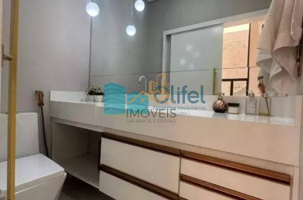 Linda casa no  condomínio  Santa Isabel na cidade de Louveira para quem procura espaço, modernismo, sofisticação, sossego e excelente iluminação. O imóvel dispõe de 525m² de terreno e 414m² de construção. O piso inferior oferece sala ampla  para 2 ambient - Foto 25