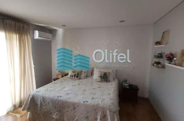 Lindo sobrado em condomínio com ótima localização e segurança 24 horas, 640 m² de terreno com 360 m² de construção, 4 dormitórios sendo 2 suítes e uma com hidromassagem e closet, 2 salas, lavabo, ampla cozinha com copa, lavanderia, ótimo espaço externo co - Foto 10
