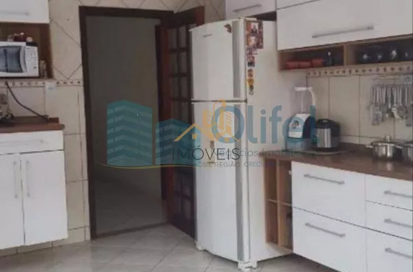 Ótima casa em bairro tranquilo na cidade de Louveira com 3 dormitórios sendo 1 suíte, sala 2 ambientes, cozinha americana com armários, edícula com churrasqueira gourmet e banheiro, quintal e garagem para 4 carros. - Foto 5