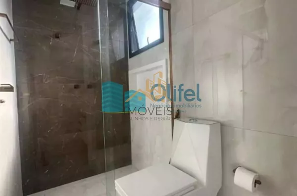 Linda casa no  condomínio  Santa Isabel na cidade de Louveira para quem procura espaço, modernismo, sofisticação, sossego e excelente iluminação. O imóvel dispõe de 525m² de terreno e 414m² de construção. O piso inferior oferece sala ampla  para 2 ambient - Foto 18
