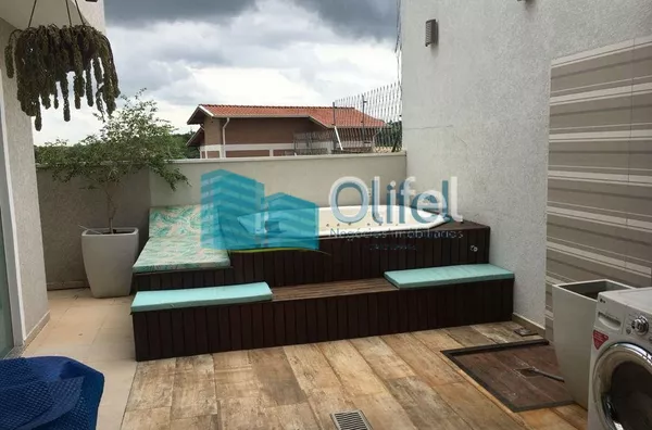 Excelente imóvel em condomínio fechado na cidade de Louveira com 3 dormitórios, sendo 1 suíte com closet. Casa rica em armários. Sala 2 ambientes, cozinha planejada, lavabo, área de serviço e edícula com churrasqueira, jacuzzi, 2 vagas de garagem cobertas - Foto 2