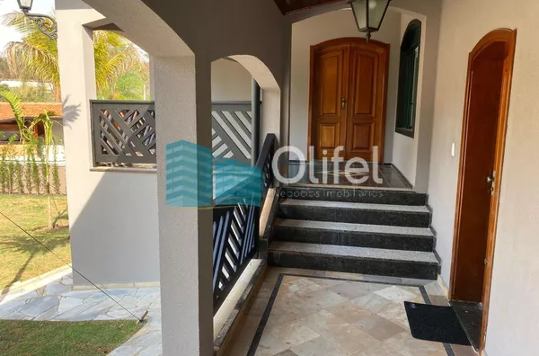 Excelente casa à venda no Condomínio São Joaquim,. Próxima ao lago, iluminação natural e muito arejada. No piso inferior a casa possui um espaço para home office, salão de jogos ou festas, 2 dormitórios e 1 suíte. No piso superior são 3 suítes sendo 1 mas - Foto 18
