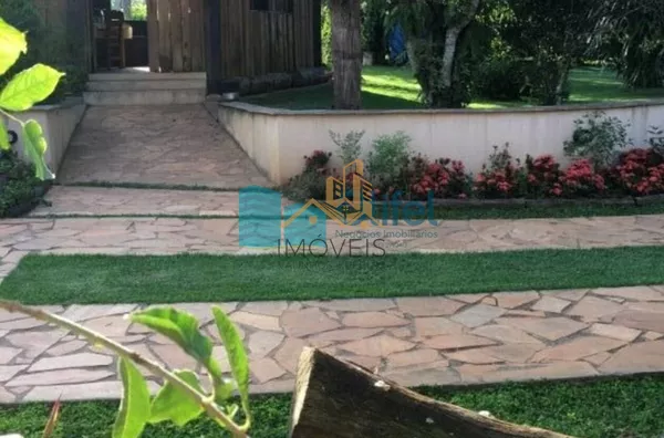 Imagine morar em uma casa, estilo " casa de campo", espaçosa, ambientes  amplos , arejados,  aconchegante, rodeada de natureza, ambientes integrados e com muita qualidade de vida.   Chácara com  2.502m2 de terreno plano, impecável, acabamento de ótima qua - Foto 17
