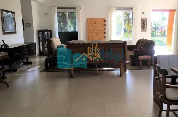 Imagine morar em uma casa, estilo " casa de campo", espaçosa, ambientes  amplos , arejados,  aconchegante, rodeada de natureza, ambientes integrados e com muita qualidade de vida.   Chácara com  2.502m2 de terreno plano, impecável, acabamento de ótima qua - Foto 33