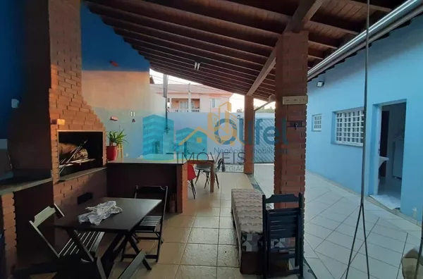Excelente casa de esquina em bairro residencial, próximo ao centro na cidade de Louveira.  Possui 3 dormitórios sendo 1 suíte com closet e banheira de hidromassagem de 4 lugares. Sala 3 ambientes, sala de TV, escritório, despensa e lavanderia fechada. Pos - Foto 32