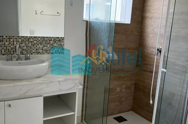 Linda casa para venda e locação no Condomínio Jardim Paulista em Vinhedo/SP. Lindo sobrado com projeto moderno. Piso inferior: lavabo, escritório, amplas salas, cozinha planejada com despensa, ampla área gourmet integrada com cozinha e sala (1 suíte, banh - Foto 10