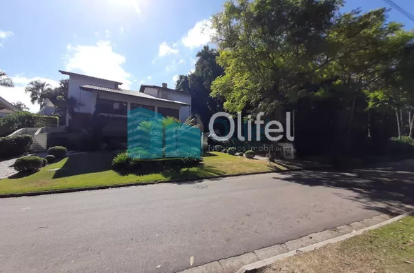 Maravilhosa casa no condomínio Marambaia na cidade de Vinhedo,  com 4 grandes suítes ensolaradas com hidro, suíte master com lareira e closet, 6 amplas salas com pé direito duplo em Ipê e Mezanino, 2 lindas lareiras, 2 cozinhas planejadas, escritório plan - Foto 4