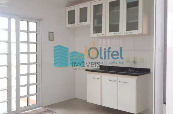 Excelente casa térrea em condomínio fechado na cidade de Louveira, com  3 suítes sendo 1 master com closet, sala de jantar, sala de estar , sala de TV, escritório, cozinha com armários , área de serviço com banheiro, churrasqueira e garagem  coberta para - Foto 20