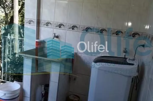 Linda chácara á venda na cidade de  Louveira, sendo três dormitórios, sendo 1 suíte, 1 banheiro social, cozinha, despensa, lavanderia, sala de estar e jantar,  sala de televisão e escritório. Na parte debaixo possui um porão totalmente habitável com 1 qua - Foto 16