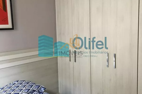 Excelente apartamento  no condomínio Mais Campos Salles na cidade de Valinhos com 2 dormitórios, rico em armários, com ótimo acabamento em condomínio com total infraestrutura de lazer e segurança na cidade de Valinhos.  Sala arejada com sacada com rede de - Foto 9