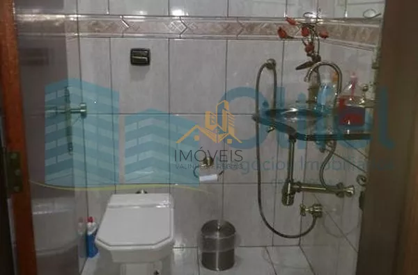 Linda casa de esquina com 3 dormitórios, sendo 1 suíte com hidromassagem, sala 2 ambientes, escritório, cozinha planejada, despensa, área gourmet, garagem para 2 carros cobertas, portão automático, bairro tranquilo. Vale a pena conferir. - Foto 16