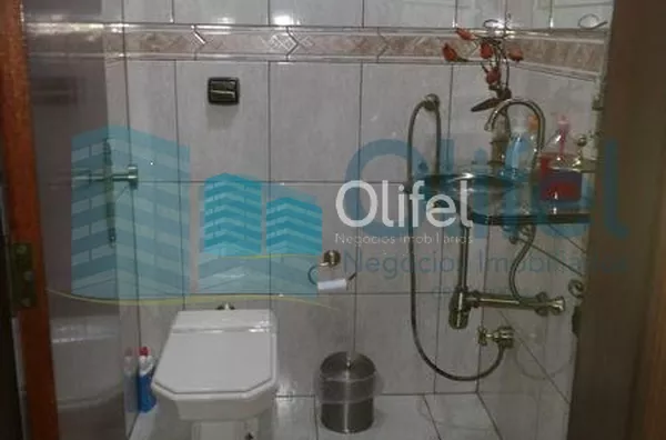 Linda casa de esquina com 3 dormitórios, sendo 1 suíte com hidromassagem, sala 2 ambientes, escritório, cozinha planejada, despensa, área gourmet, garagem para 2 carros cobertas, portão automático, bairro tranquilo. Vale a pena conferir. - Foto 16