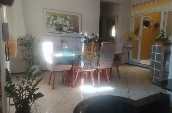 Excelente sobrado em bairro residencial próximo ao centro na cidade de Louveira, com 3 suítes com planejados, avarandada, 2 amplas salas, cozinha planejada, área gourmet com churrasqueira, quintal, 2 vagas de garagem.  Agende a sua visita. - Foto 2