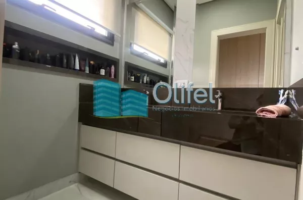 Lindo sobrado moderno, com acabamento fino, em condomínio fechado na cidade de Louveira,  com 3 amplas suítes, sendo a master com closet , ducha dupla,  banheira de imersão e varanda. Amplas  salas de estar, janter e TV, escritório,  terraço coberto, espa - Foto 16