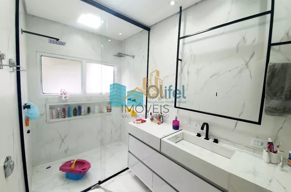 Excelente casa com 306 m², no melhor condomínio de Louveira, 01 suíte máster (closet e banho amplos com varanda + 02 dormitórios amplos, sala ampla e sala de jantar. Todos ambientes com ar condicionado novo. Cozinha, despensa, lavanderia, escritório e áre - Foto 15