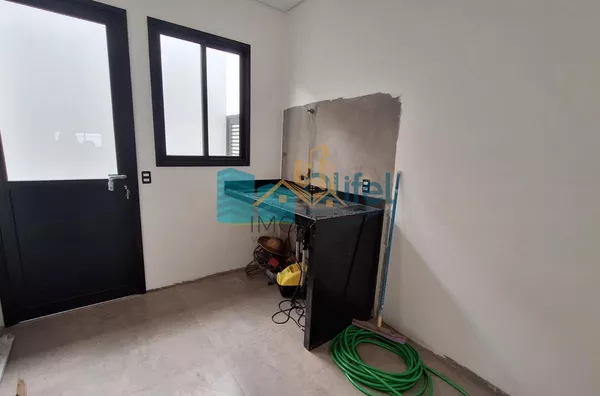 Imagine morar com a sua família em uma casa nova, totalmente térrea em um excelente condomínio com reserva ao seu entorno, ruas arborizadas e uma excelente área de lazer e segurança.  O imóvel possui 3 suítes, sala ampla integrada a cozinha e área gourmet - Foto 7