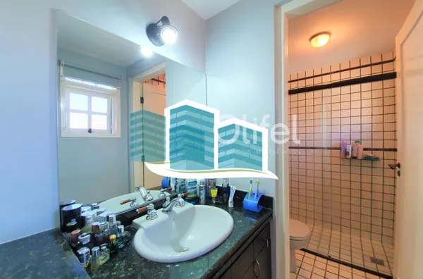 Maravilhosa casa a venda em condomínio na cidade de valinhos. com detalhes rústicos e da arquitetura inglesa. Aquela casa com cara de casa, a arquitetura diferenciada parece nos abraçar entre seus grandes vãos, vigas de madeira e concreto, arcos e piso ce - Foto 3