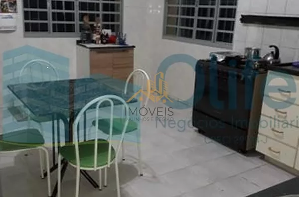 Linda chácara á venda na cidade de  Louveira, sendo três dormitórios, sendo 1 suíte, 1 banheiro social, cozinha, despensa, lavanderia, sala de estar e jantar,  sala de televisão e escritório. Na parte debaixo possui um porão totalmente habitável com 1 qua - Foto 15