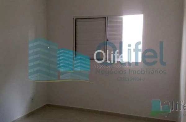 Excelente casa térrea com 3 dormitórios , sendo 1 suíte e 2 dormitórios com suíte americana (banheiro com entrada para dos 2 dormitórios, lavabo, escritório, ampla cozinha com armários, despensa, lavanderia, quintal com churrasqueira com armário e pia, ba - Foto 16