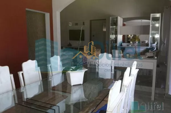Linda casa de esquina com 3 dormitórios, sendo 1 suíte com hidromassagem, sala 2 ambientes, escritório, cozinha planejada, despensa, área gourmet, garagem para 2 carros cobertas, portão automático, bairro tranquilo. Vale a pena conferir. - Foto 4