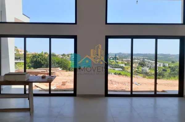 Linda casa térrea, conceito contemporâneo, com vista panorâmica privilegiada,  em um dos condomínios mais elegantes da cidade de Louveira, localizado no eixo Louveira/Vinhedo, próximo ao centro da cidade e da Rodovia Anhanguera. Construção nova e acabamen - Foto 2