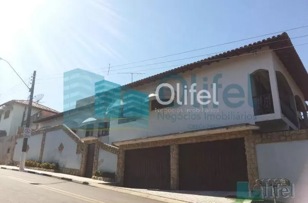 Linda casa de esquina com 3 dormitórios, sendo 1 suíte com hidromassagem, sala 2 ambientes, escritório, cozinha planejada, despensa, área gourmet, garagem para 2 carros cobertas, portão automático, bairro tranquilo. Vale a pena conferir. - Foto 1